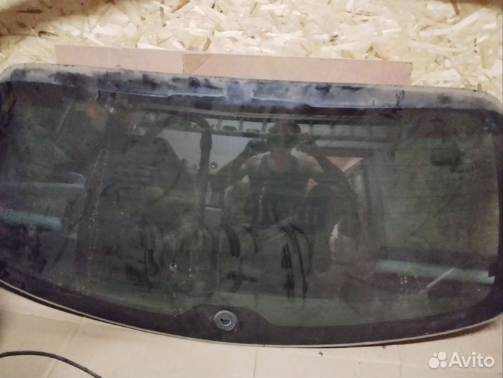 Спойлер и стекло