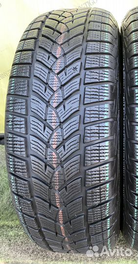 Goodyear UltraGrip Performance SUV Gen-1 215/65 R17 99V