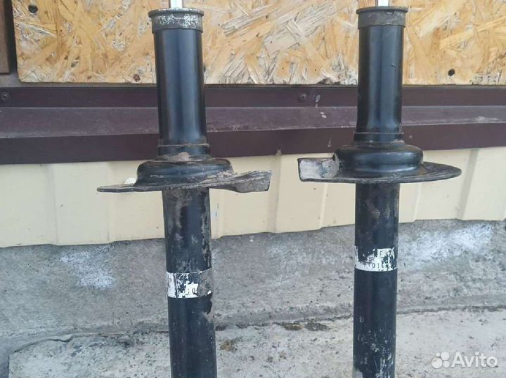 Задние амортизаторы