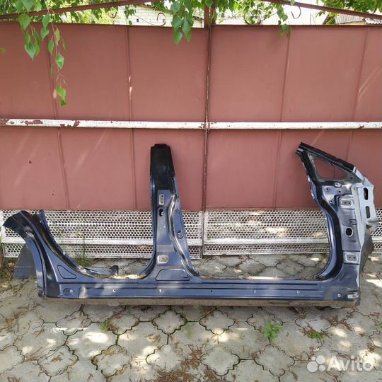 Порог кузова правый Nissan Tiida хэтчбек 1 2008