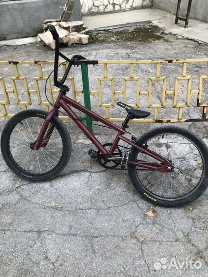 Трюковой велосипед BMX