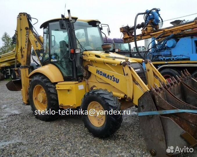 Стекло дверное правое на Komatsu WB97R-2