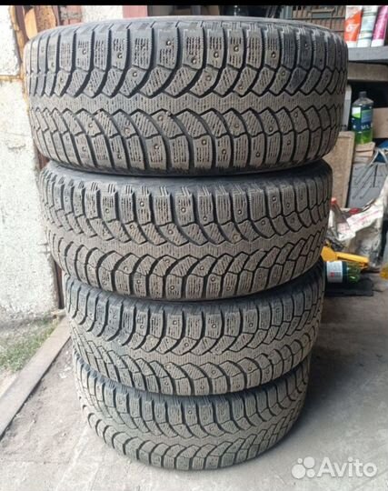 Bridgestone Blizzak Spike-01 205/55 R16