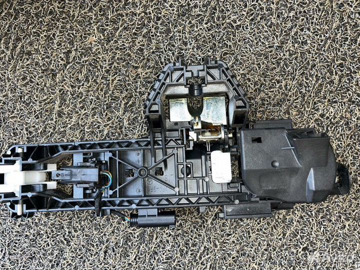 Механизм ручки двери передний левый Mercedes-Benz