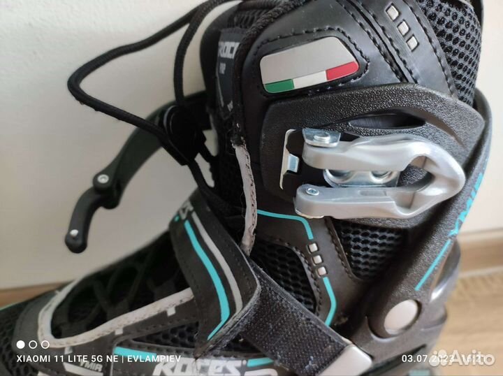 Роликовые коньки