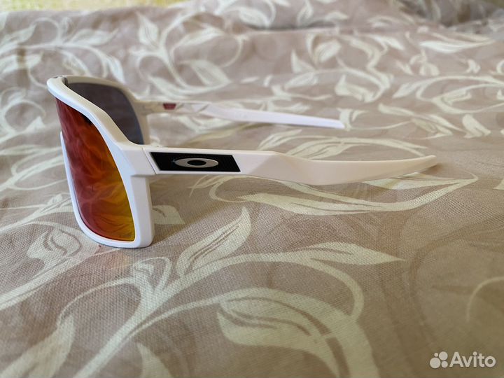 Солнцезащитные очки Oakley Sutro S