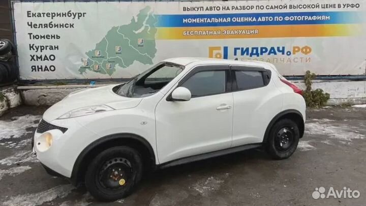 Отражатель в бампер задний правый Nissan Juke (YF15)