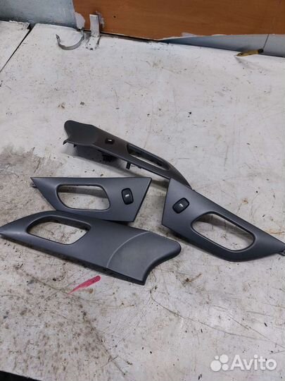 Кнопка стеклоподъемника передняя правая Peugeot