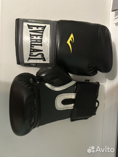 Боксерские перчатки 10 oz everlast