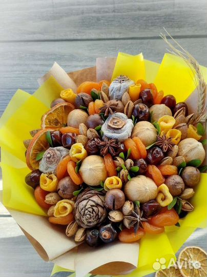 Сухофрукты в букете