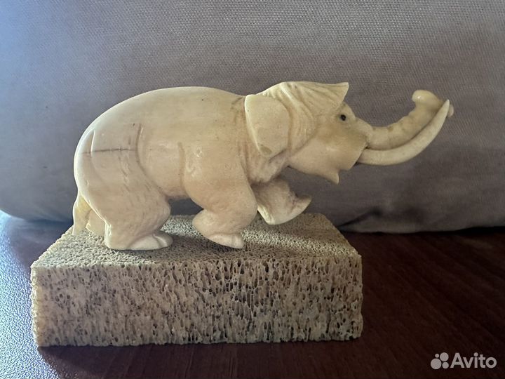 Мамонт из клыка