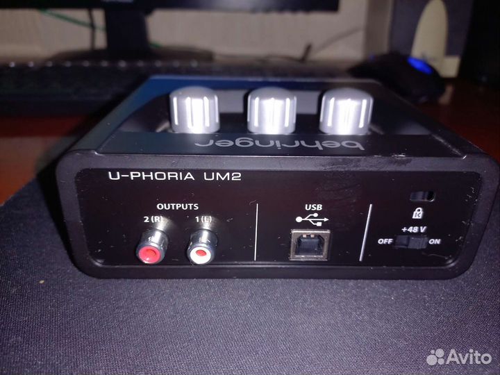 Behringer U-phoria studio комплект для звукозаписи