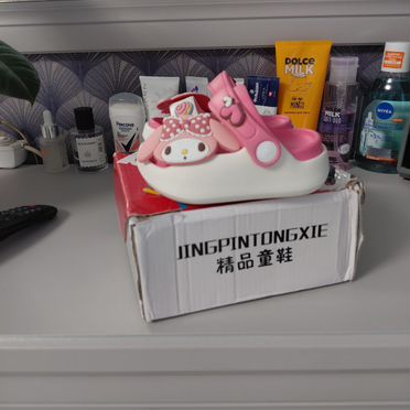 Продам детскую обувь