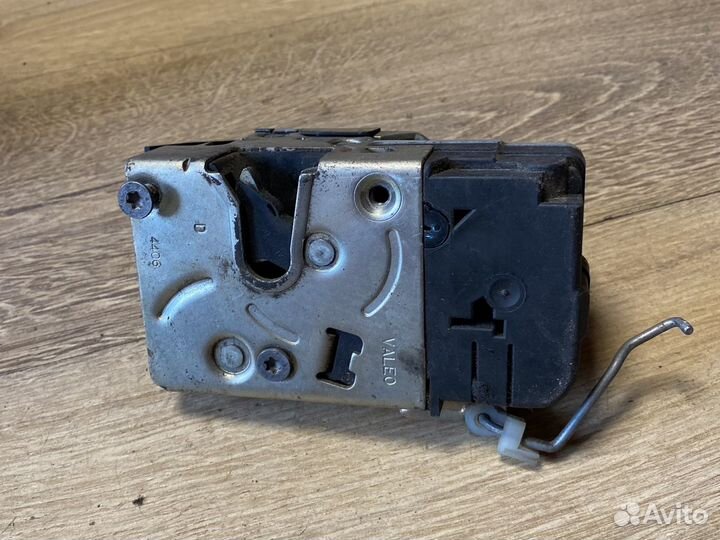 Peugeot 307 замок передней правой двери