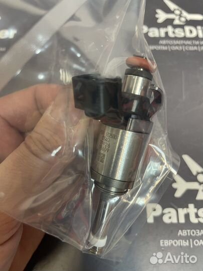 Топливная форсунка Mazda PE0113250D