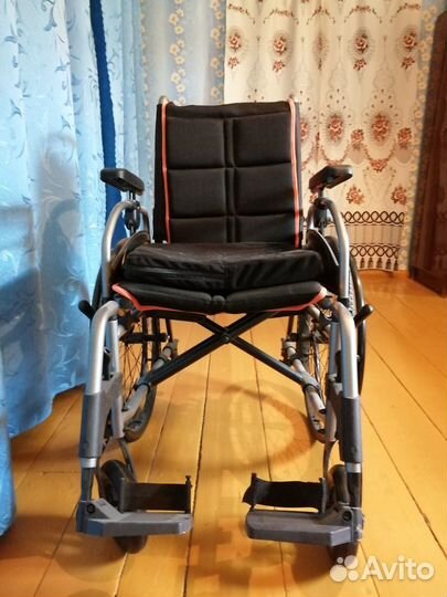 Кресло-коляска для инвалидов