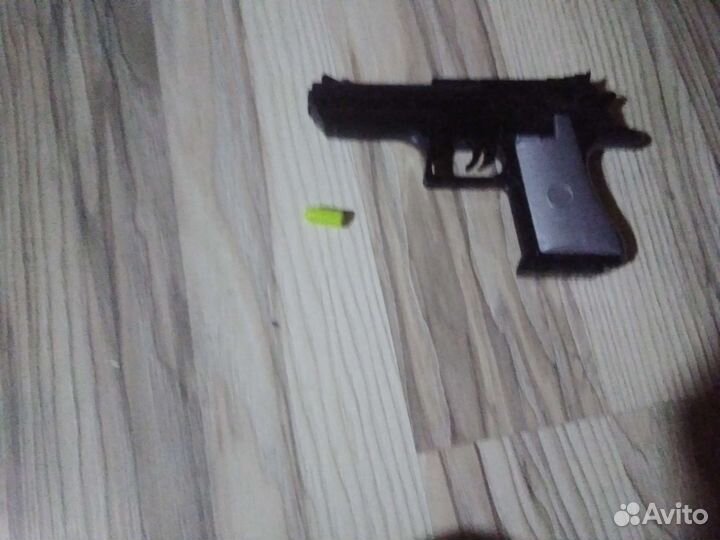 Игрушечный пестолет с пулькой
