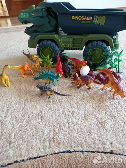 Динозавры с машинкой