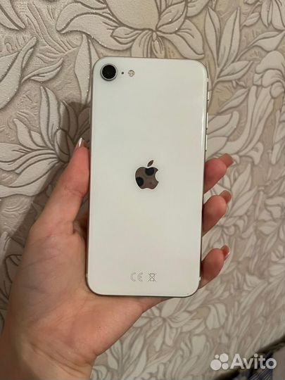 iPhone SE, 64 ГБ