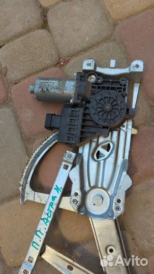 Стеклоподъемник передний правый Opel Astra H