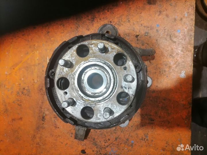 Кулак задний левый Kia Sportage 2004-2010