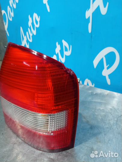 Фонарь задний правый mazda familia