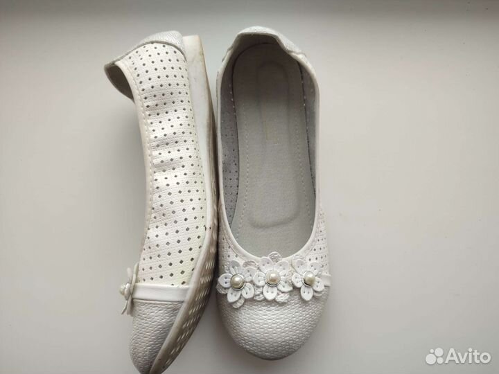 Белые балетки