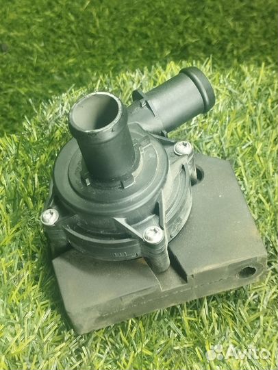 Водяной насос 5Q0965567 Skoda VW Audi