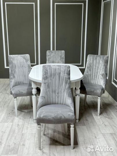 Стол и стулья для кухни. В наличии