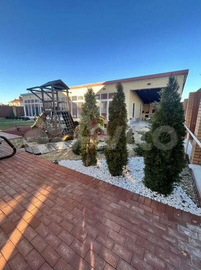 Коттедж 370 м² на участке 10 сот.