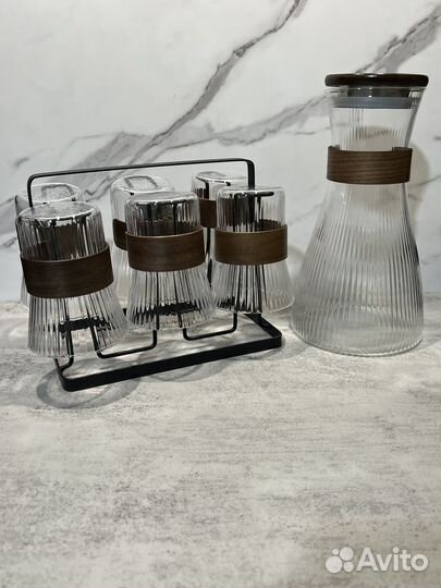 Графин со стаканами