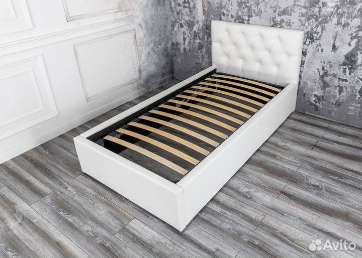 Кровать белая