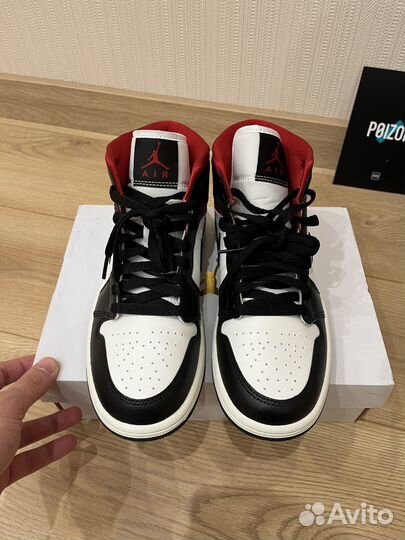 Nike Air Jordan 1 mid RED panda