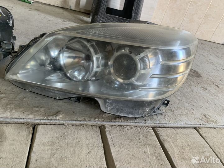Фара на mercedes w204