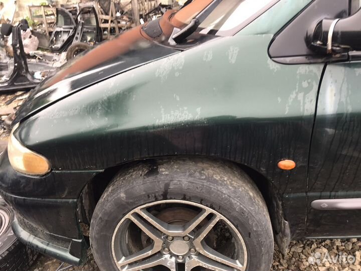 Крыло переднее левое dodge caravan