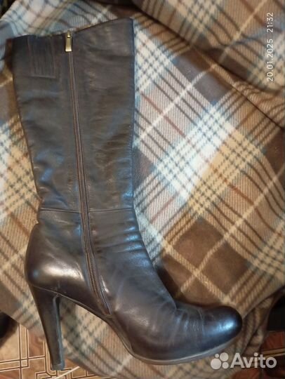 Продаются шикарные демисезонные сапоги цвета шокол