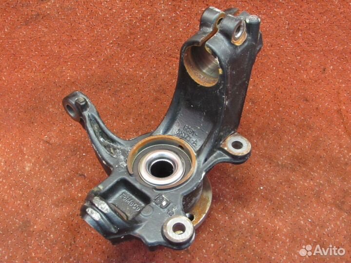 Кулак поворотный передний левый Volvo S60 S80 V70