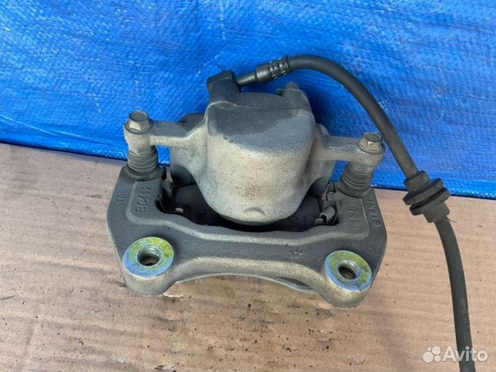 Суппорт передний правый Buick Regal 5G G09 2.0L