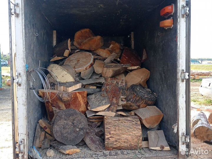 Горбыль хвойных пород дерева, опилки и кора