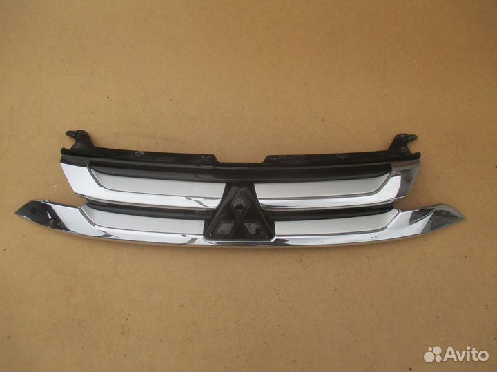 Решетка радиатора Mitsubishi Outlander 2015-2018