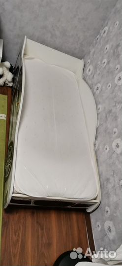 Детская кровать машина с матрасом