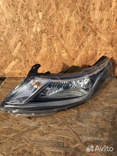 Фара левая Kia Rio 3 новая