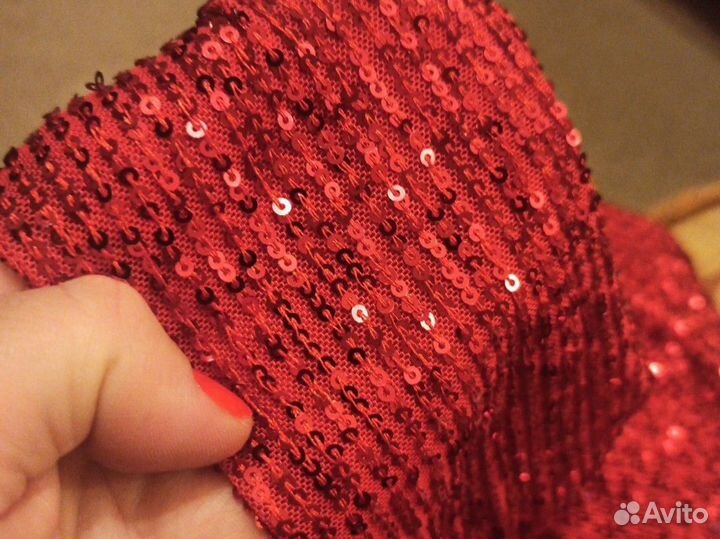 Платье на одно плечо с пайетками