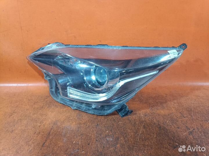 Фара Toyota Ractis NCP120 (Левое)