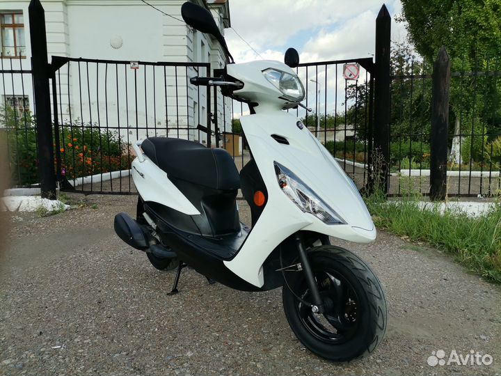Японский скутер Yamaha Axis Z 125