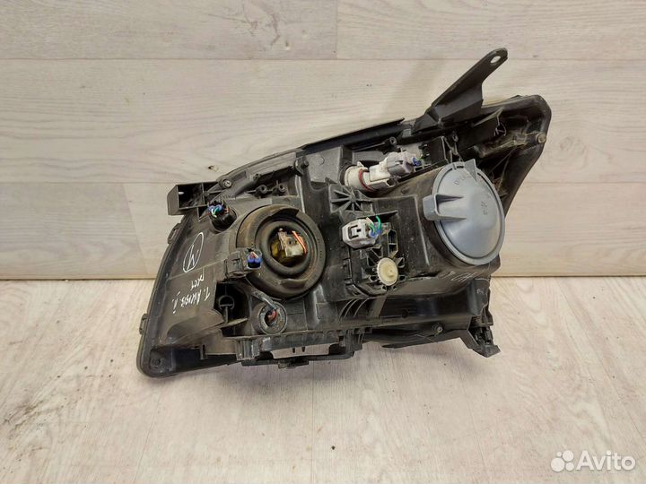 Фара правая Toyota Avensis 2. 2006-2009