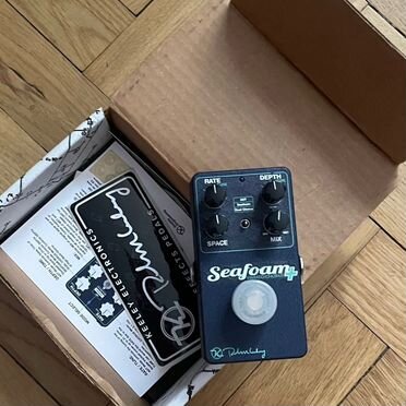 Keeley seafoam plus vibrato/chorus