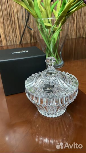 Сахарница с крышкой