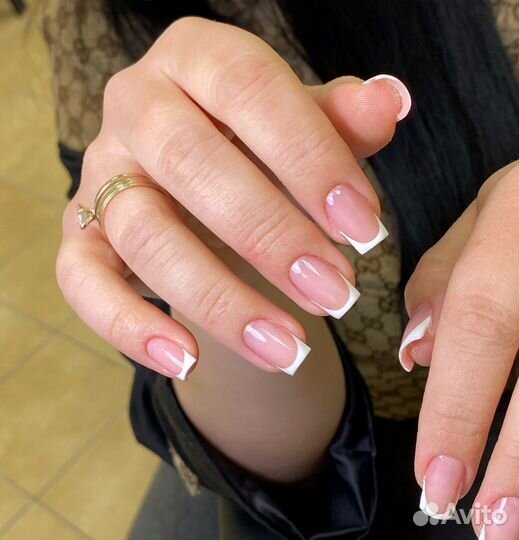 Модель на маникюр
