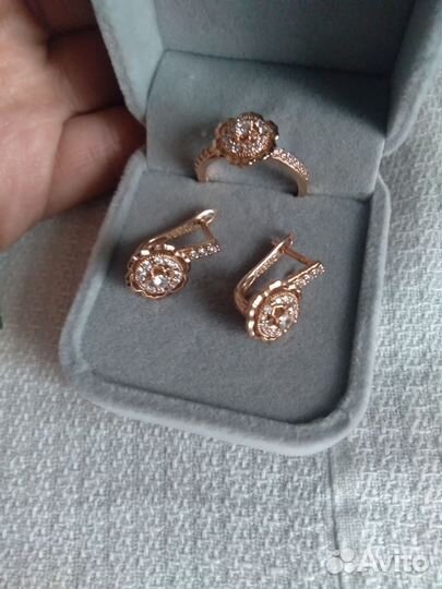 Золотой комплект красивый